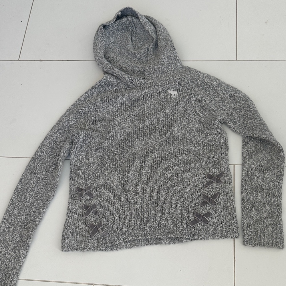 Abercrombie Kids Heather Gray Knit Sweater 9/10 ribbon detailing